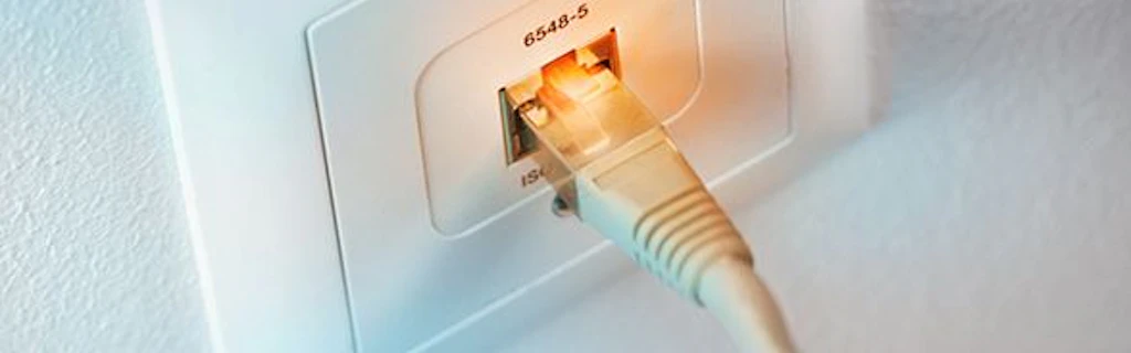 Ein eingestecktes Datenkabel